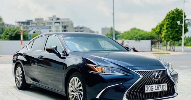 Lexus ES250 cứ chạy 1.000km, chủ xe mất hàng chục triệu